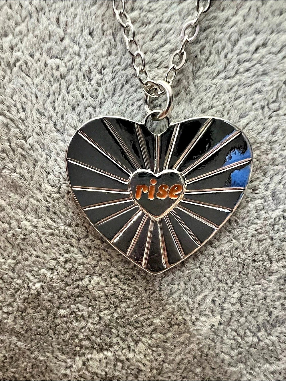 Paparazzi Steller Sway  Heart Pendant Necklace Black & Silver NWT
